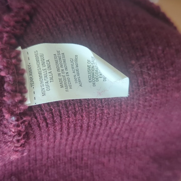 Under Armour Halftime Ribbed Beanie Hat (Very Good Condition) - Picture 3 of 3